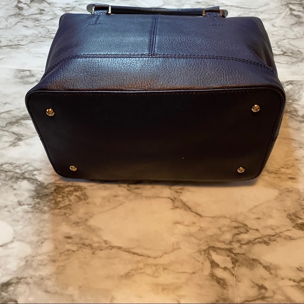 Isaac Mizrahi navy blue Andrea satchel 🤌🏻 4 for $75 🤌🏻 - Picture 8 of 8